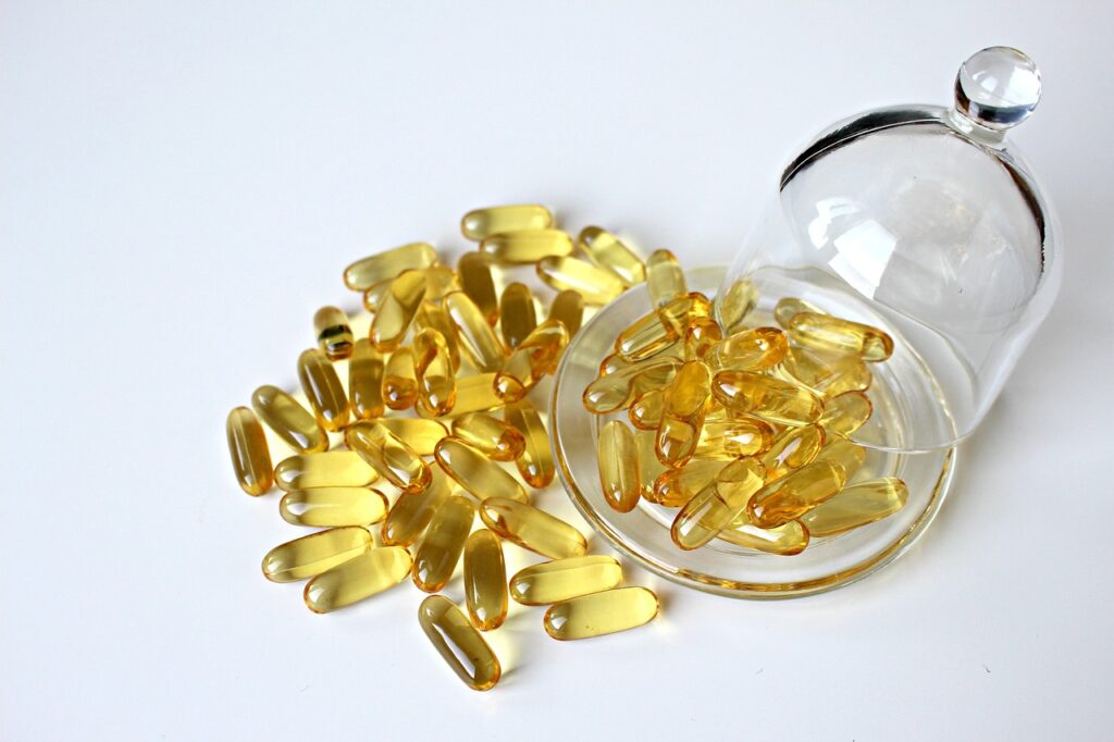 fish oil, capsule, yellow-1915423.jpg